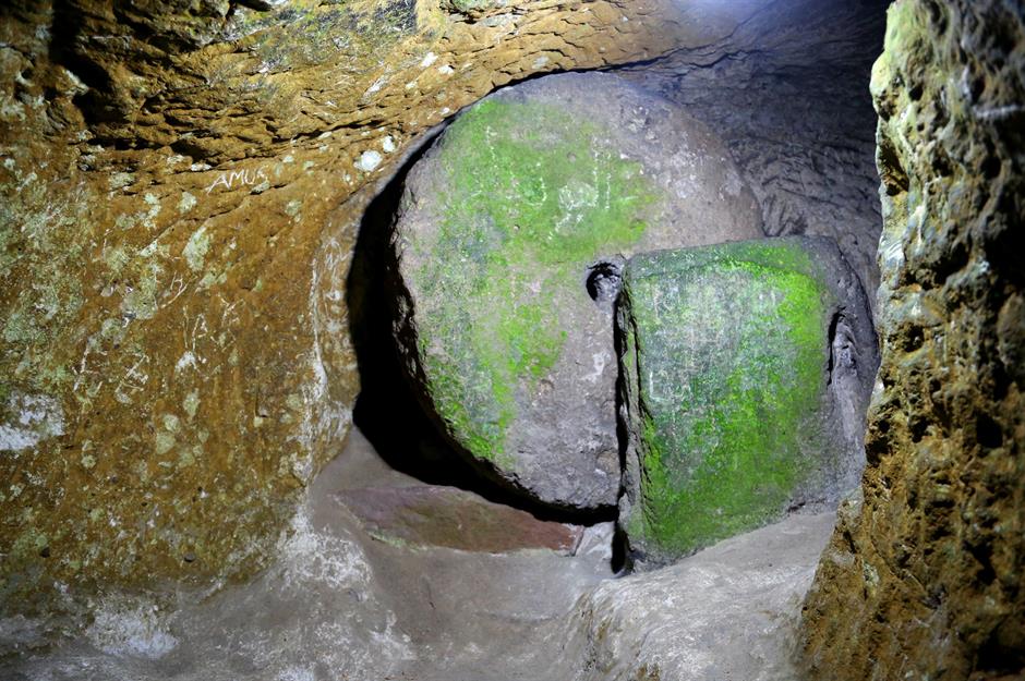 Puertas circulares de piedra utilizadas para sellar los niveles de Derinkuyu