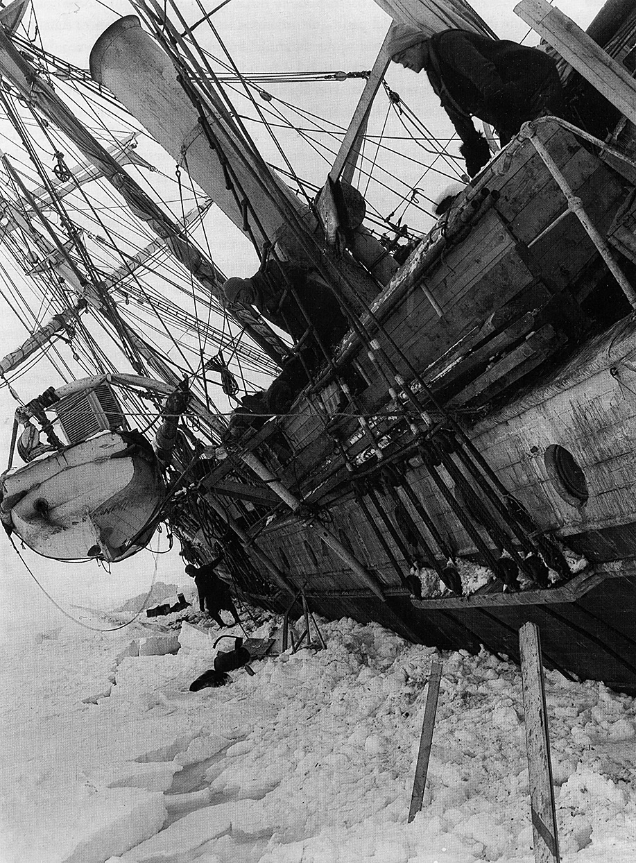 El Endurance atrapado en el hielo del Mar de Weddell en 1915