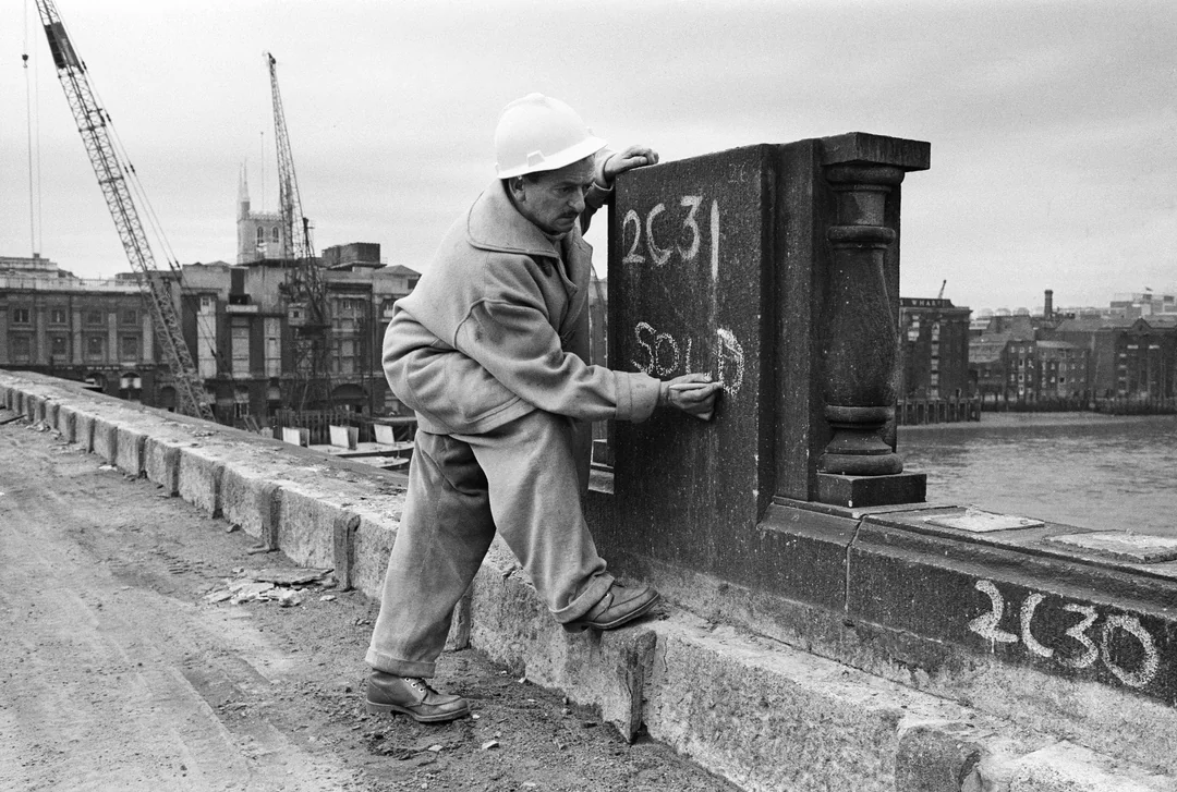 Desmontaje del London Bridge en 1968 con bloques numerados